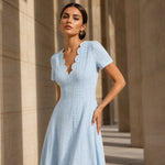 Rochie cu Decolteu în V și Broderii
