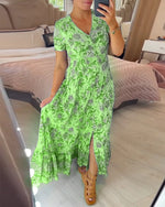👗 Rochie cu imprimeu floral și decolteu ascuțit